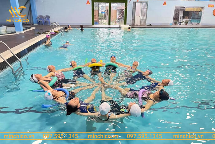 Bể bơi bốn mùa Đặng Tiến Đông