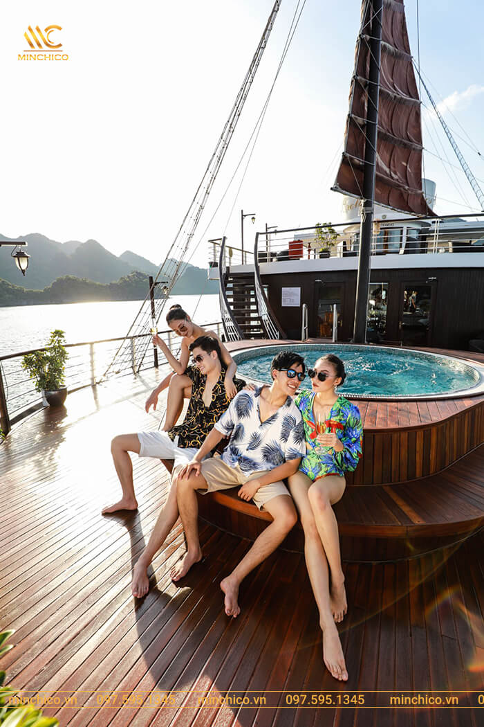 Bồn sục du thuyền Orchid Classic Cruise