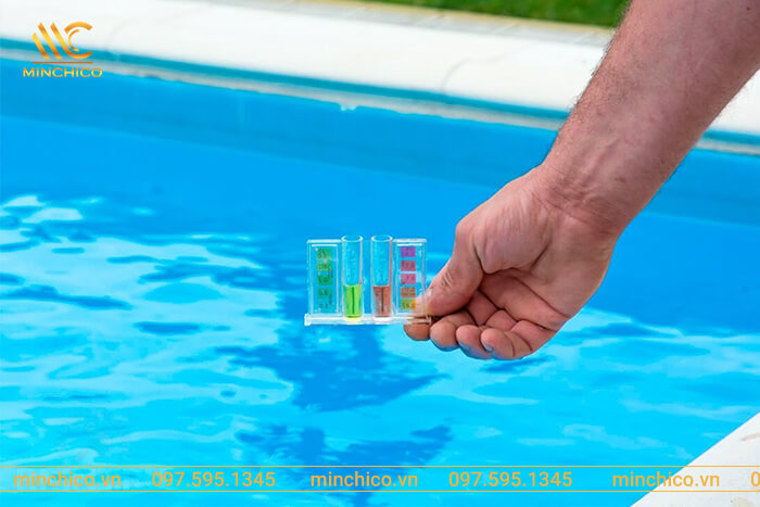 Sử dụng hóa chất xử lý nước bể bơi Sử dụng hóa chất xử lý nước bể bơi