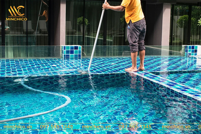 Trọn bộ quy trình và cách vệ sinh hồ bơi đúng tiêu chuẩn, hiệu quả