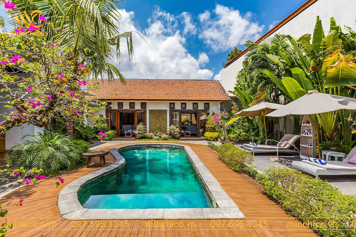  Hồ bơi kết hợp hài hòa với cảnh quan sân vườn tạo nên không gian nghỉ dưỡng, thư giãn lý tưởng