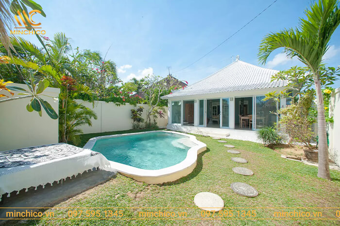 Mẫu hồ bơi sân vườn có hình dạng đặc biệt