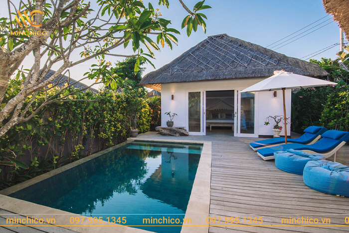 Hồ bơi mini sân vườn phù hợp với loại hình biệt thự nghỉ dưỡng riêng