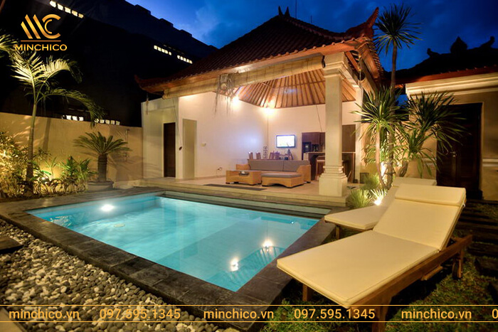 Mẫu hồ bơi mini sân vườn thích hợp cho các dự án biệt thự nghỉ dưỡng riêng biệt. Loại hình này phục vụ hộ gia đình hoặc khách du lịch theo nhóm