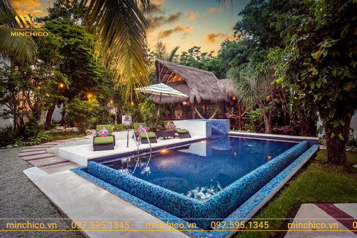 Hồ bơi vô cực mini sân vườn tăng trải nghiệm cho khách lưu trú