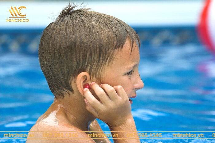Làm sao để nước không vào tai khi bơi? Làm sao để nước không vào tai khi bơi?