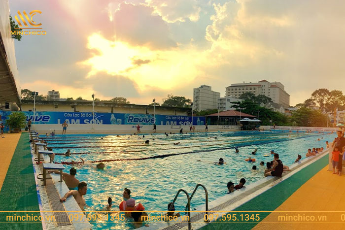 Bể bơi Lam Sơn giờ mở cửa, giá vé