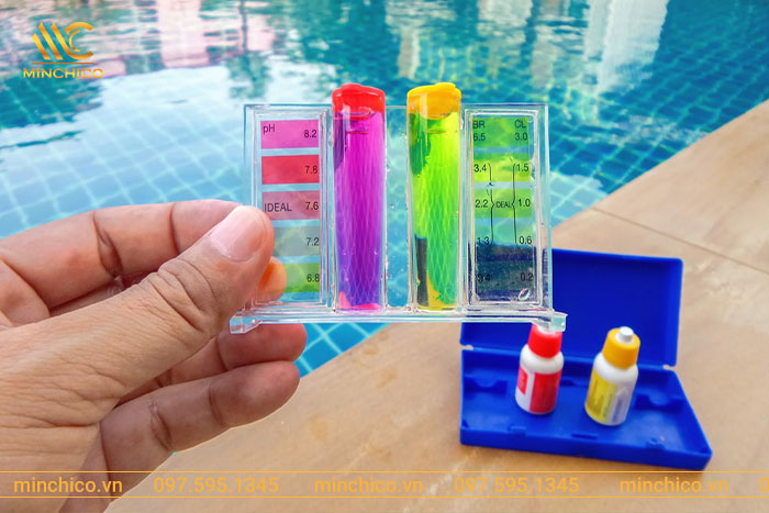 Kiểm tra nồng độ hóa chất bể bơi Kiểm tra nồng độ hóa chất bể bơi
