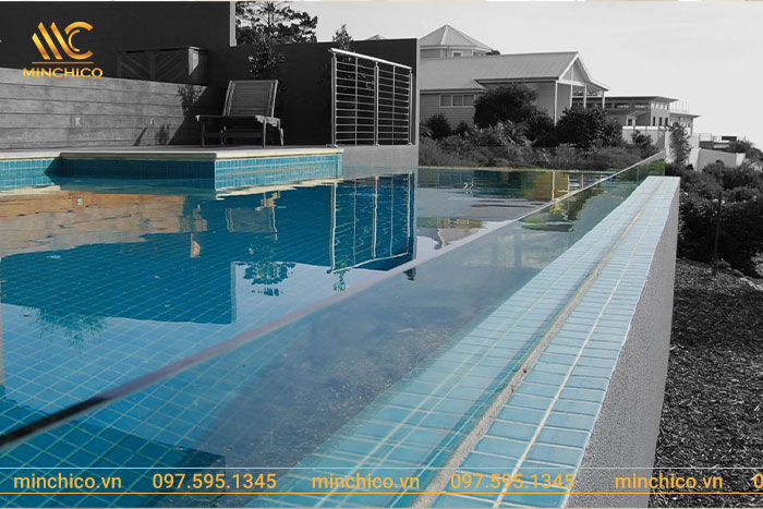 Một số giải pháp tăng độ bền cho tường acrylic bể bơi