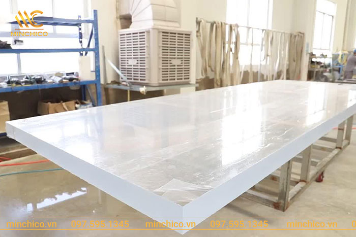 Vật liệu acrylic xây dựng bể bơi có độ dày bao nhiêu?