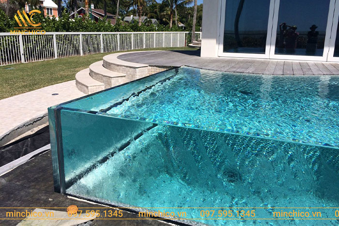 Tại sao acrylic được ứng dụng trong xây bể bơi?