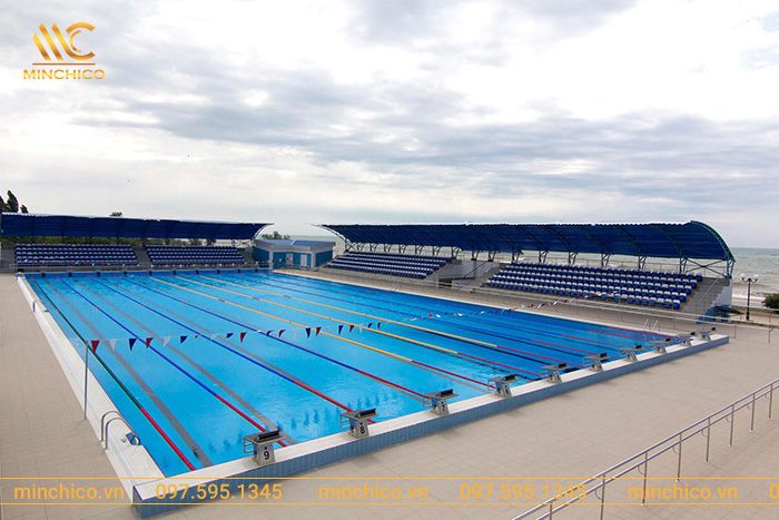 Bể bơi kinh doanh kết hợp thi đấu ngoài trời rộng lớn, có 10 làn bơi Bể bơi kinh doanh kết hợp thi đấu ngoài trời rộng lớn, có 10 làn bơi