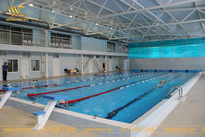 Ngoài bục nhảy thì tầng 2 còn bố trí ghế ngồi cho khán giả xem thi đấu Ngoài bục nhảy thì tầng 2 còn bố trí ghế ngồi cho khán giả xem thi đấu