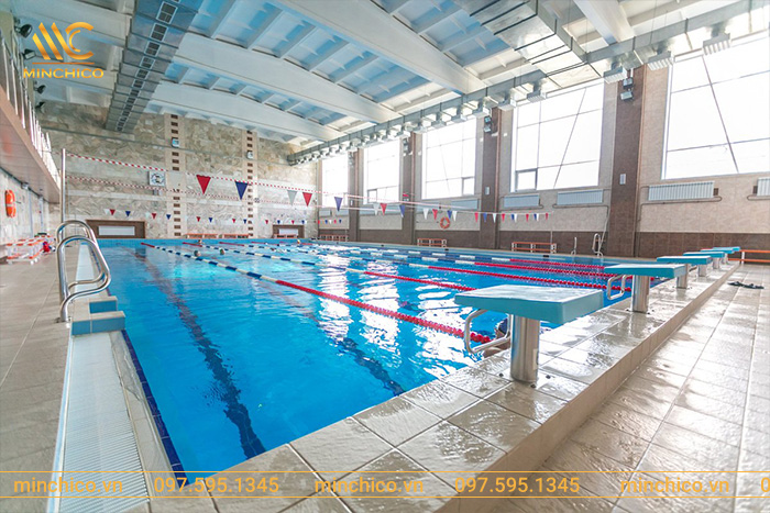 Hồ bơi có bục nhảy, vạch phân làn, phao phân làn phục vụ thi đấu nhỏ Hồ bơi có bục nhảy, vạch phân làn, phao phân làn phục vụ thi đấu nhỏ