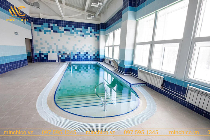 Mẫu bể bơi trong nhà có diện tích nhỏ, phù hợp thiết kế cho khách sạn hoặc villa riêng Mẫu bể bơi trong nhà có diện tích nhỏ, phù hợp thiết kế cho khách sạn hoặc villa riêng